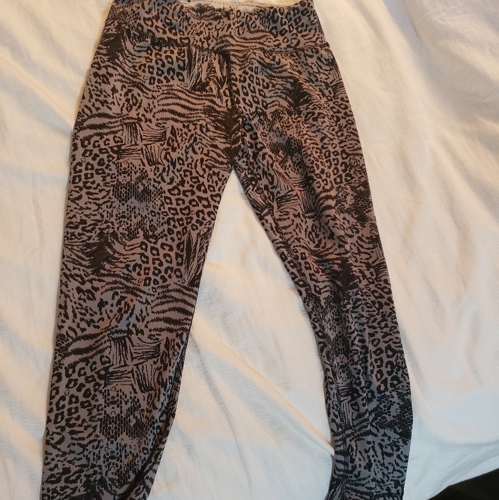 Bundle Cropped Workout Leggings - image 4